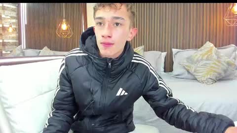 Snapshot of rolito18_ chatting on March 6, 12:09 pm twink juli online show from March 6, 12:09 pm