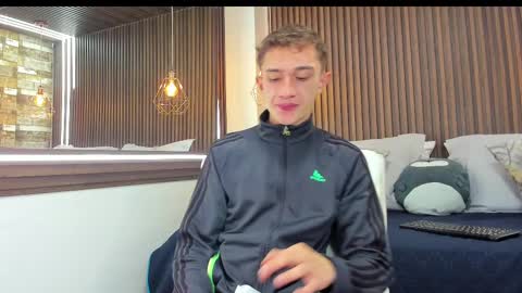 Snapshot of rolito18_ chatting on March 7, 3:40 am twink juli online show from March 7, 3:40 am