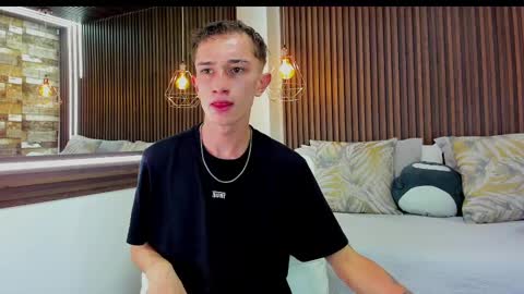 Snapshot of rolito18_ chatting on March 10, 2:50 am twink juli online show from March 10, 2:50 am