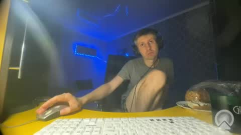Snapshot of roma305991 chatting on July 14, 10:37 pm roma305991 online show from July 14, 10:37 pm