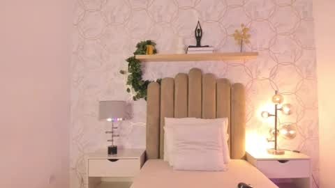   online show from December 10, 1:00 pm