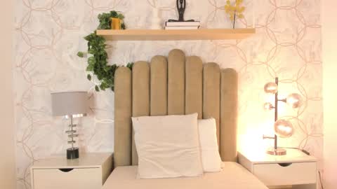   online show from December 19, 1:07 pm