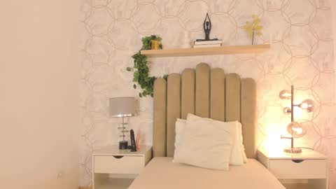   online show from December 20, 12:05 pm