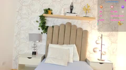   online show from January 3, 11:25 am