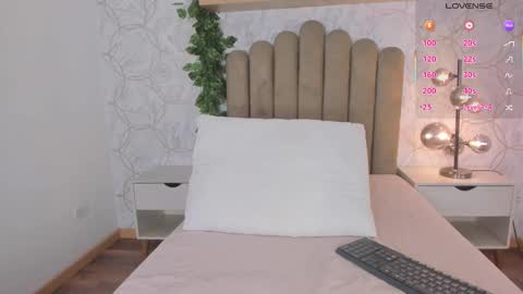   online show from October 4, 12:03 pm