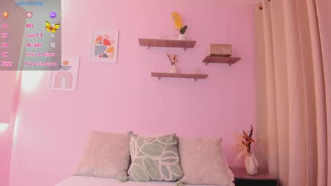 Snapshot of roma_lovee chatting on June 1, 11:23 am Roma online show from June 1, 11:23 am