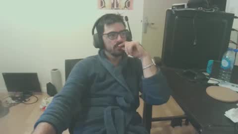 Snapshot of romainb72 chatting on January 3, 4:16 pm romainb72 online show from January 3, 4:16 pm