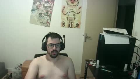 Snapshot of romainb72 chatting on April 3, 5:49 am romainb72 online show from April 3, 5:49 am
