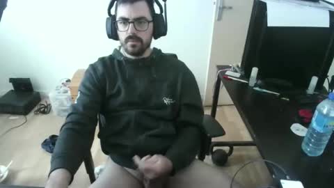 Snapshot of romainb72 chatting on April 10, 10:31 am romainb72 online show from April 10, 10:31 am