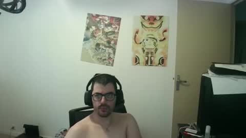 Snapshot of romainb72 chatting on April 15, 6:09 am romainb72 online show from April 15, 6:09 am