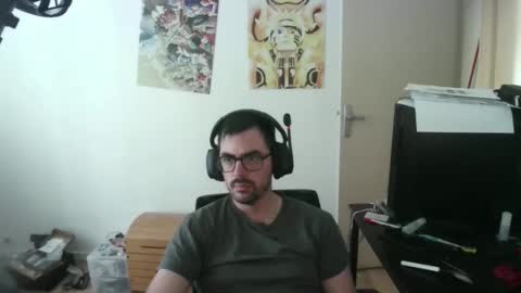 Snapshot of romainb72 chatting on April 21, 12:00 pm romainb72 online show from April 21, 12:00 pm