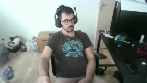 Snapshot of romainb72 chatting on April 29, 12:20 pm romainb72 online show from April 29, 12:20 pm