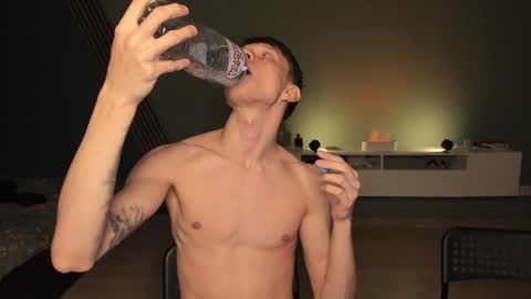 Snapshot of romeo_mercy chatting on December 12, 9:48 pm Romeo online show from December 12, 9:48 pm