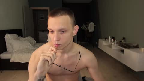 Snapshot of romeo_mercy chatting on February 28, 1:15 am Romeo online show from February 28, 1:15 am