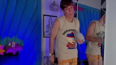 Snapshot of romeo_ricci1 chatting on December 24, 3:05 pm Romeo Ricci online show from December 24, 3:05 pm