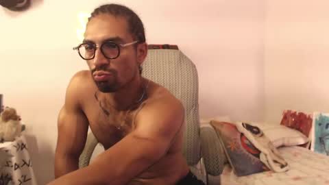 Snapshot of romeocolin_ chatting on May 29, 8:51 pm R O M E O online show from May 29, 8:51 pm