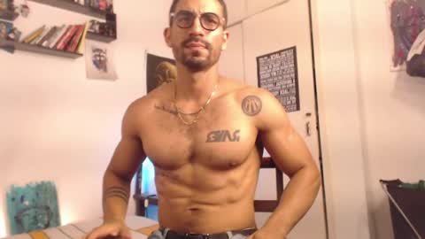 Snapshot of romeocolin_ chatting on July 15, 6:29 am R O M E O online show from July 15, 6:29 am