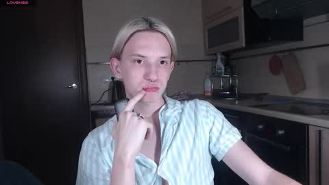 Snapshot of ron_vilss chatting on September 22, 12:40 pm Ron online show from September 22, 12:40 pm