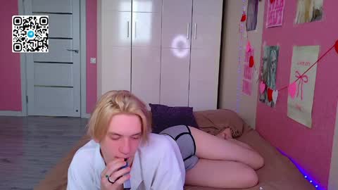 Snapshot of ron_vilss chatting on April 18, 6:39 am Ron online show from April 18, 6:39 am