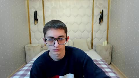 Snapshot of ronbevs chatting on May 13, 7:33 pm ronbevs online show from May 13, 7:33 pm