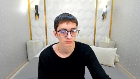 Snapshot of ronbevs chatting on June 11, 8:18 pm ronbevs online show from June 11, 8:18 pm