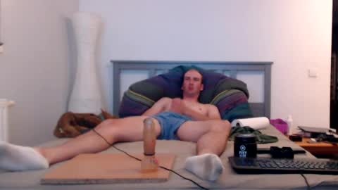Snapshot of roofer2015 chatting on July 26, 9:43 pm Alex online show from July 26, 9:43 pm