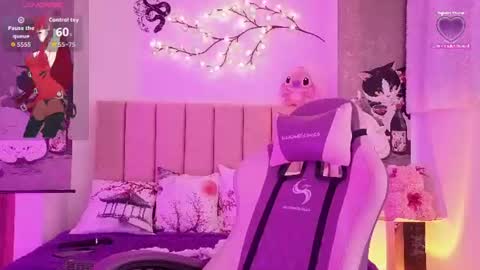 Snapshot of roose_eva chatting on July 12, 3:03 pm roose eva online show from July 12, 3:03 pm
