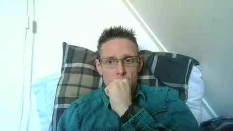 rororober online show from April 19, 9:30 am