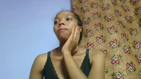 Snapshot of rosah225127 chatting on April 27, 4:05 pm rosah225127 online show from April 27, 4:05 pm