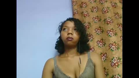 Snapshot of rosah225127 chatting on May 13, 6:00 am rosah225127 online show from May 13, 6:00 am