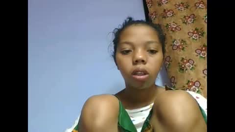 Snapshot of rosah225127 chatting on May 18, 4:07 am rosah225127 online show from May 18, 4:07 am