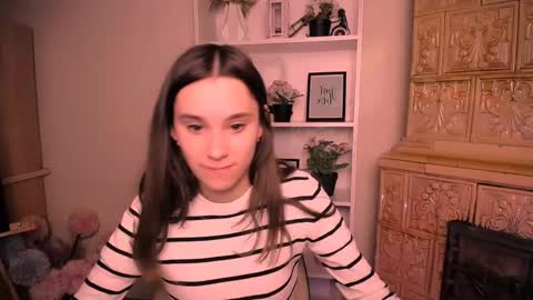 Snapshot of rosalais_ chatting on April 29, 6:50 am Rose online show from April 29, 6:50 am