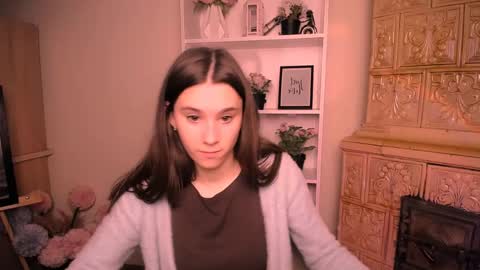Snapshot of rosalais_ chatting on May 12, 6:21 am Rose online show from May 12, 6:21 am