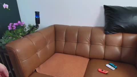 Snapshot of rosaliecaine chatting on February 25, 11:47 pm Rosalie Caine online show from February 25, 11:47 pm