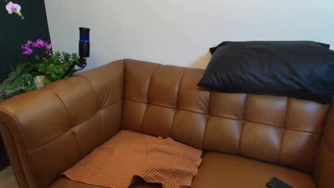 Snapshot of rosaliecaine chatting on March 2, 12:35 am Rosalie Caine online show from March 2, 12:35 am