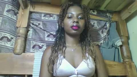 Snapshot of rosalinda933 chatting on April 16, 10:45 pm Rosalinda online show from April 16, 10:45 pm