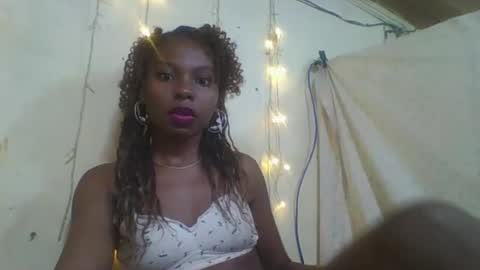 Snapshot of rosalinda933 chatting on April 19, 11:07 pm Rosalinda online show from April 19, 11:07 pm