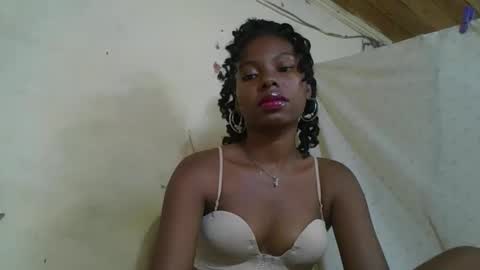Snapshot of rosalinda933 chatting on April 25, 3:53 pm Rosalinda online show from April 25, 3:53 pm