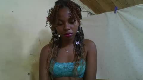 Snapshot of rosalinda933 chatting on April 28, 2:27 am Rosalinda online show from April 28, 2:27 am