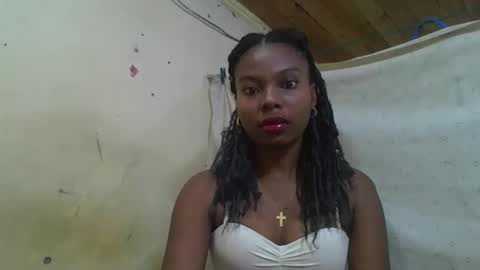 Snapshot of rosalinda933 chatting on May 19, 8:48 pm Rosalinda online show from May 19, 8:48 pm