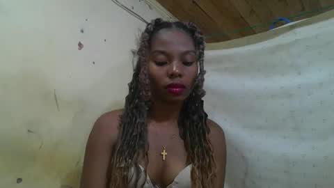 Snapshot of rosalinda933 chatting on May 20, 11:00 pm Rosalinda online show from May 20, 11:00 pm