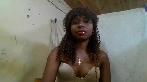 Snapshot of rosalinda933 chatting on May 30, 9:34 pm Rosalinda online show from May 30, 9:34 pm