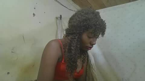 Snapshot of rosalinda933 chatting on June 1, 7:21 am Rosalinda online show from June 1, 7:21 am