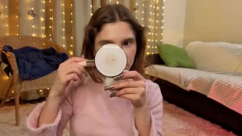 Kylie online show from February 18, 5:20 pm