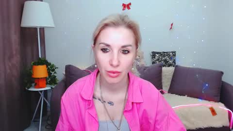 Snapshot of rose__shine chatting on February 27, 11:20 am rose shine online show from February 27, 11:20 am