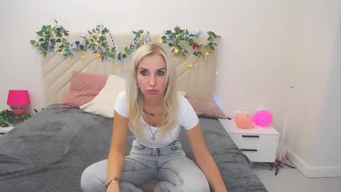 Snapshot of rose__shine chatting on September 22, 10:39 am rose shine online show from September 22, 10:39 am
