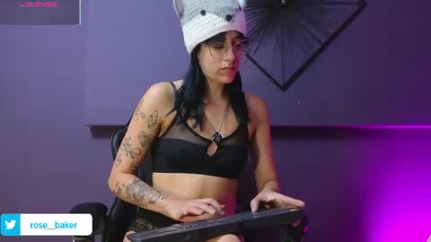 Snapshot of rose_baker_ chatting on July 15, 12:21 pm ROSE BAKER online show from July 15, 12:21 pm