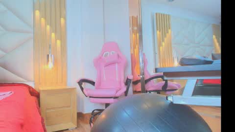 Snapshot of rose_nichols chatting on November 14, 3:27 am online show from November 14, 3:27 am