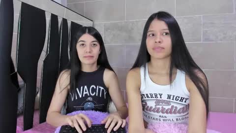 Snapshot of roseandmiah chatting on February 14, 6:34 am Rose y Miah online show from February 14, 6:34 am