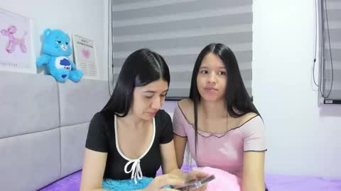 Snapshot of roseandmiah chatting on September 19, 5:42 am Rose y Miah online show from September 19, 5:42 am